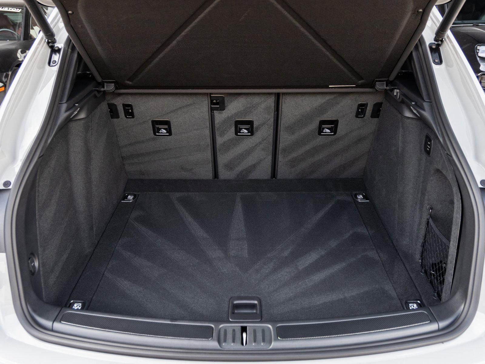 New 2026 Porsche Macan GTS image 40