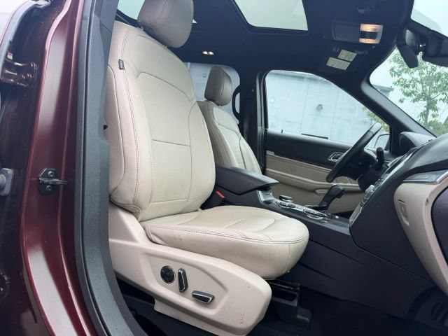 Used 2018 Ford Explorer Limited w/ Equipment Group 301A AWD/4WD image 17