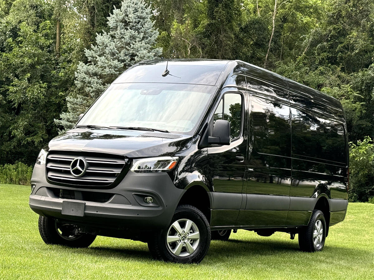 Used 2024 Mercedes-Benz Sprinter 2500 image 2