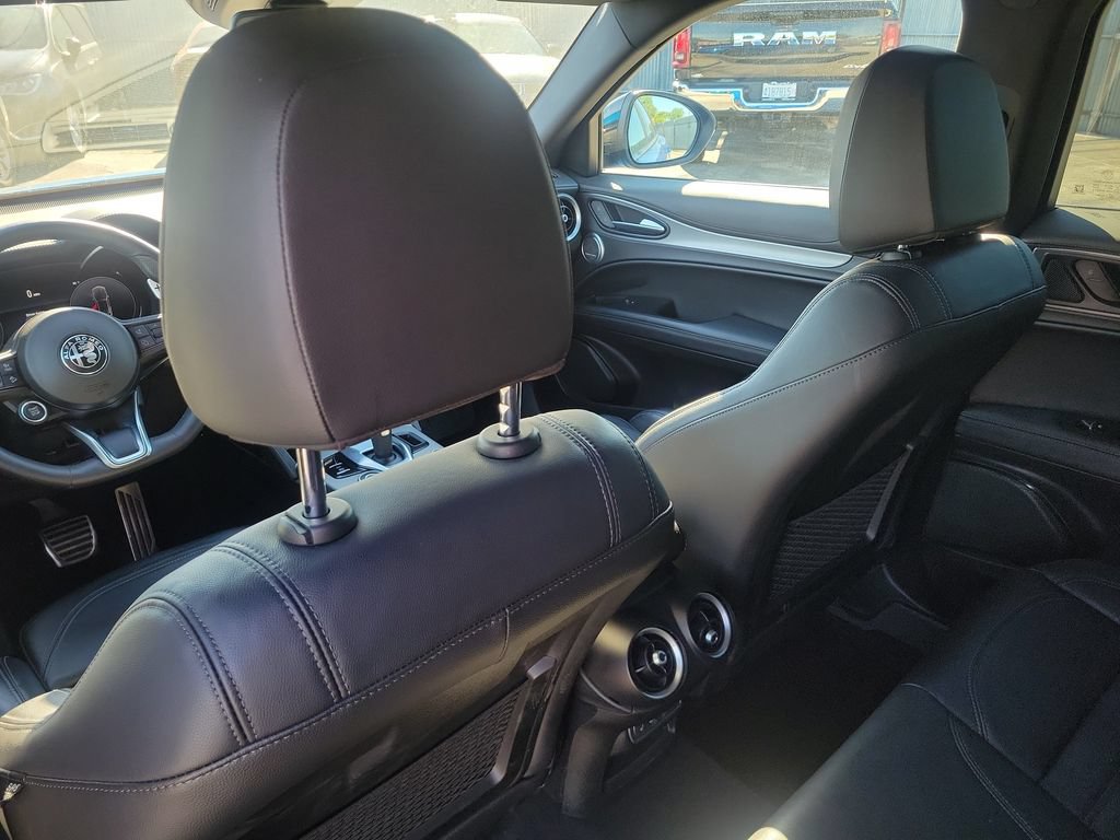 Used 2025 Alfa Romeo Stelvio Sprint AWD/4WD image 11