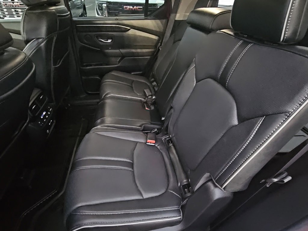Used 2025 Honda Pilot Elite image 15