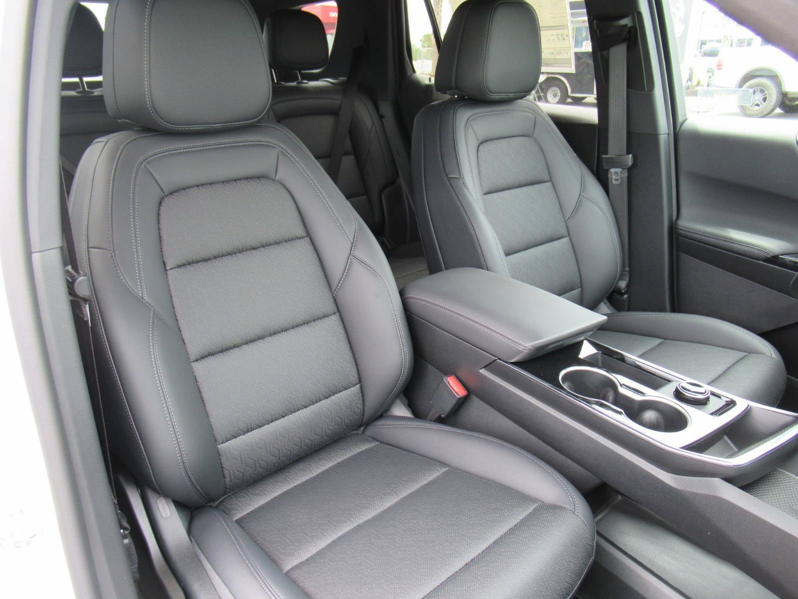Used 2026 Chevrolet Equinox LT w/ Convenience Package II FWD image 9