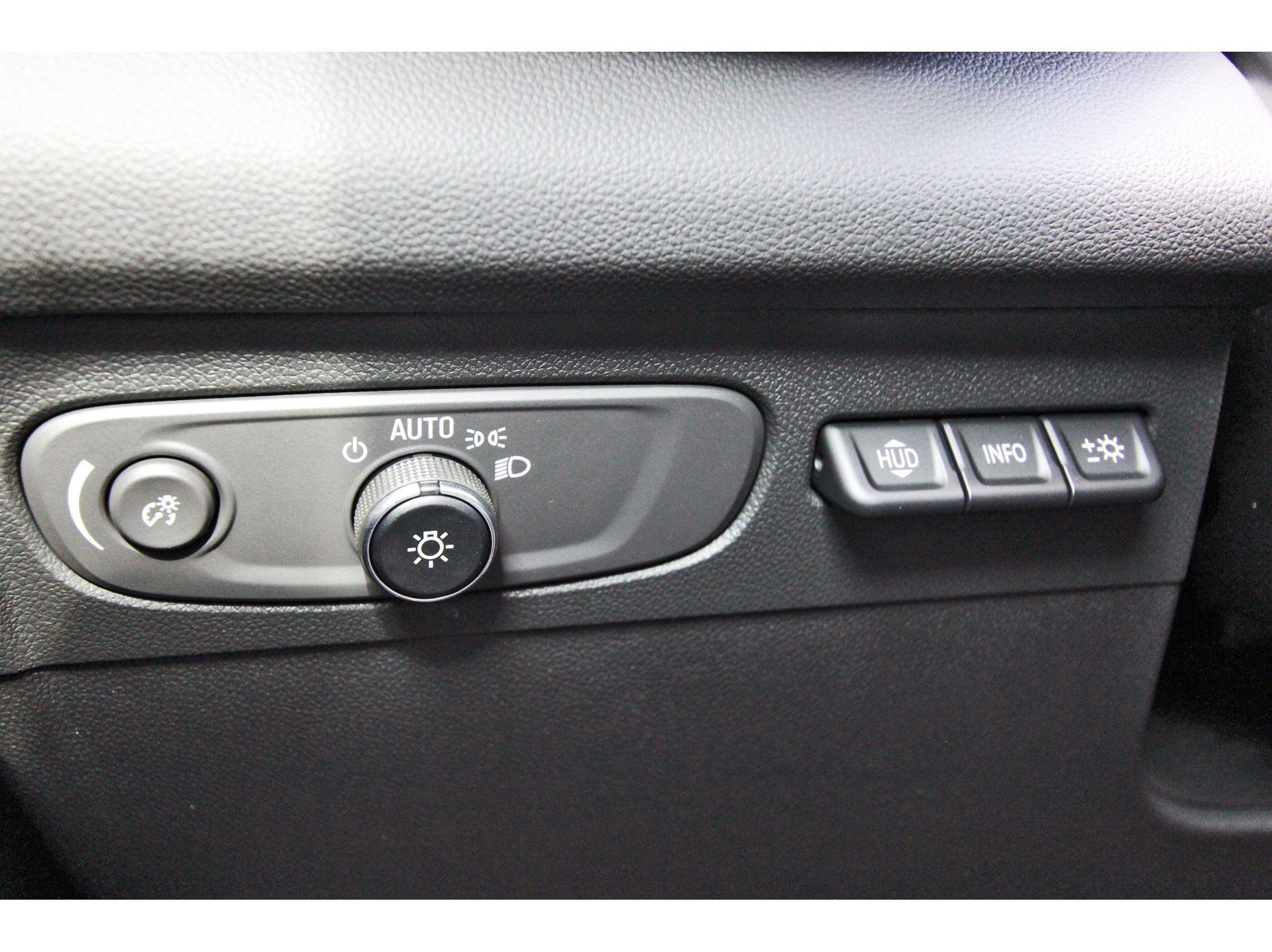 Used 2023 Buick Envision Avenir AWD/4WD image 23