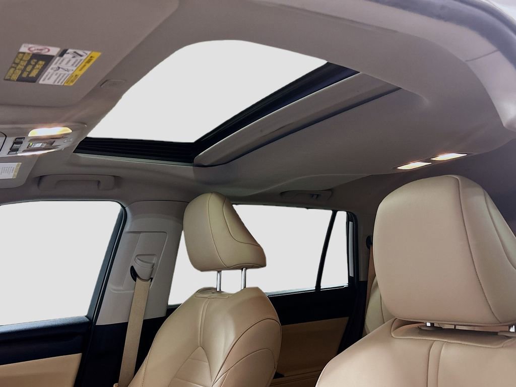 Used 2023 Toyota Highlander XLE FWD image 19