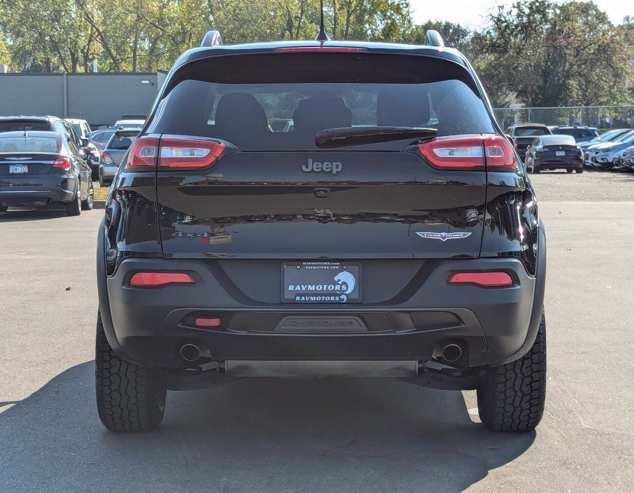 Used 2017 Jeep Cherokee Trailhawk w/ Cold Weather Group image 12