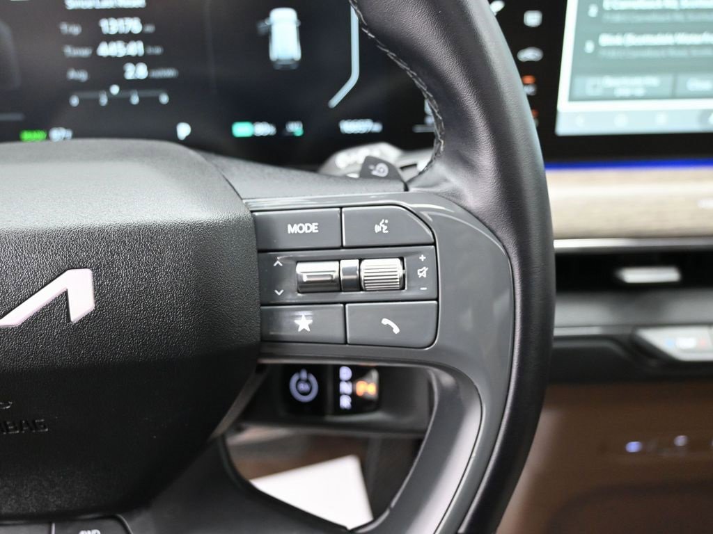 Used 2024 Kia EV9 Land image 19