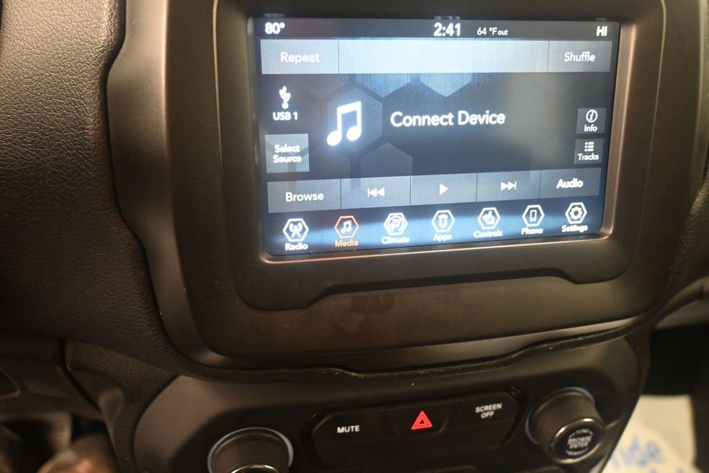 Used 2020 Jeep Renegade Latitude w/ Cold Weather Group AWD/4WD image 32