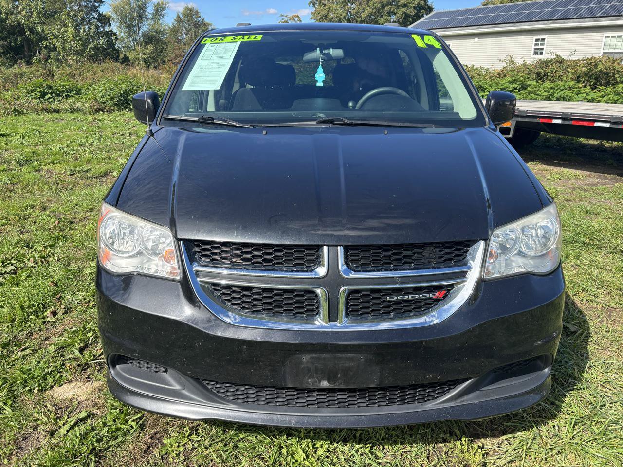 Used 2014 Dodge Grand Caravan SXT FWD image 2