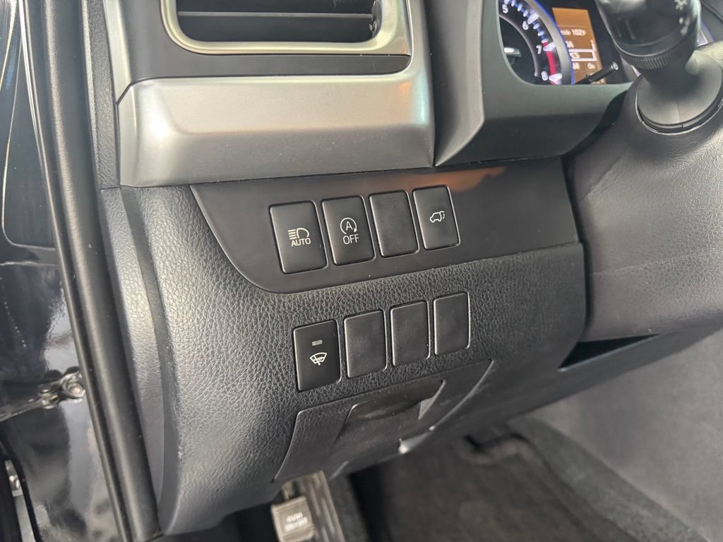 Used 2019 Toyota Highlander XLE FWD image 4