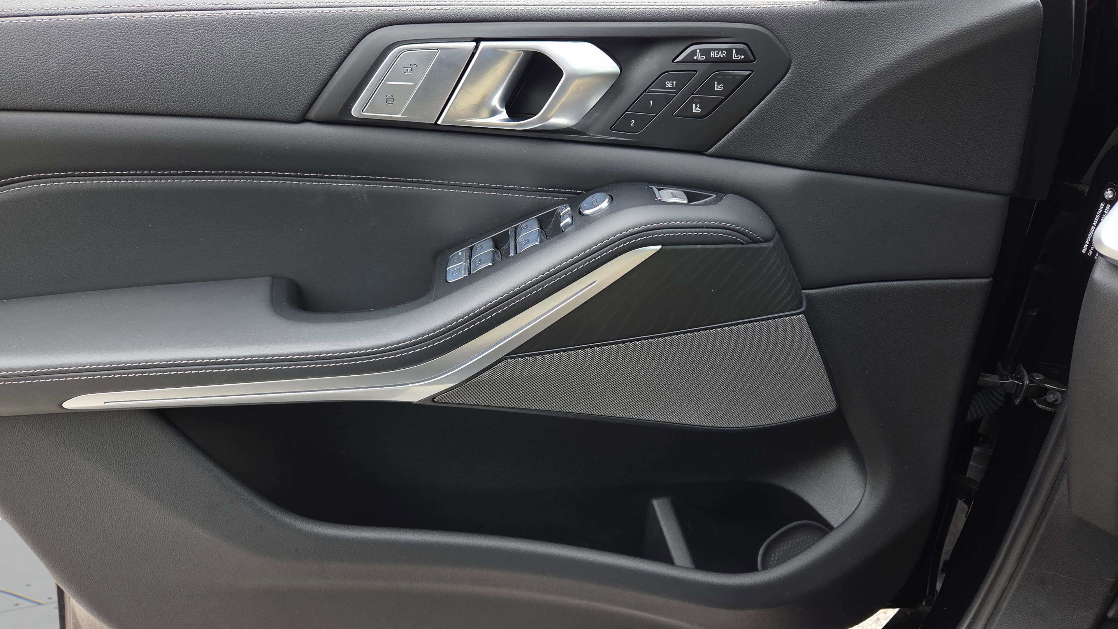 Used 2022 BMW X7 M50i w/ Luxury Seating Package image 22