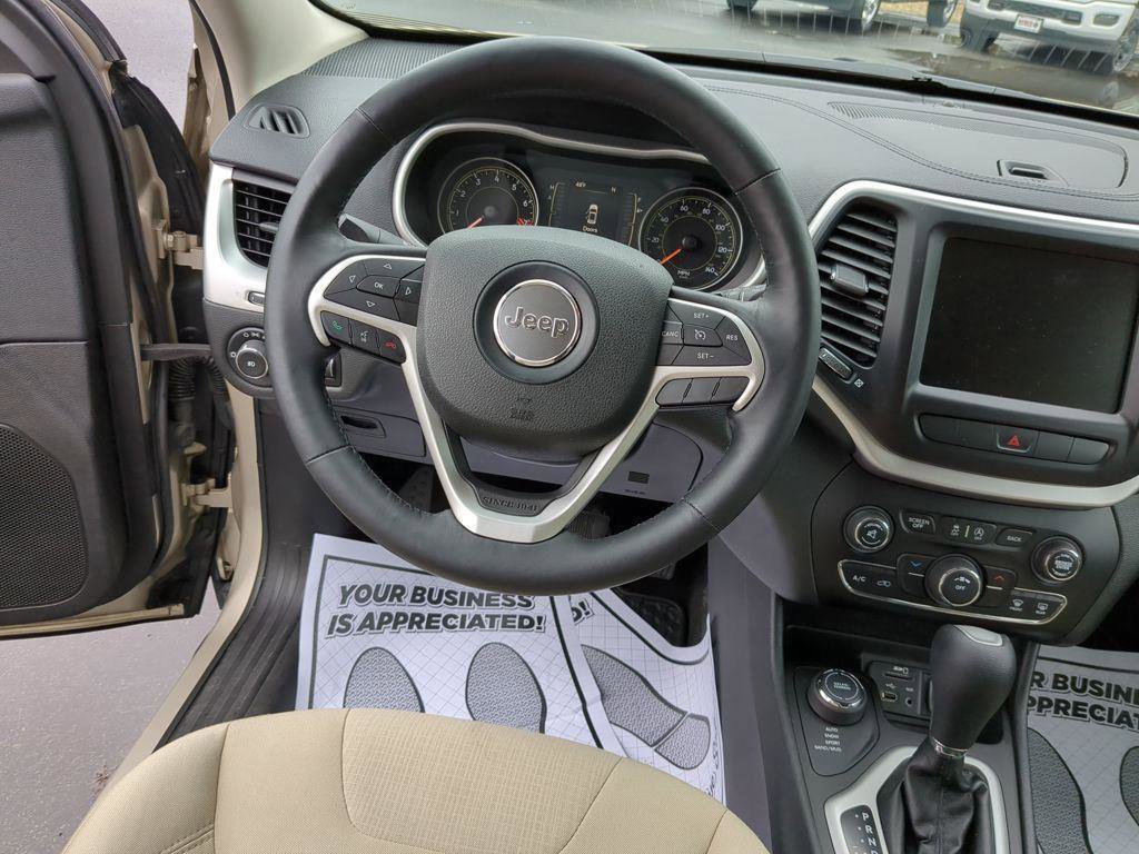 Used 2015 Jeep Cherokee Latitude w/ Cold Weather Group image 14