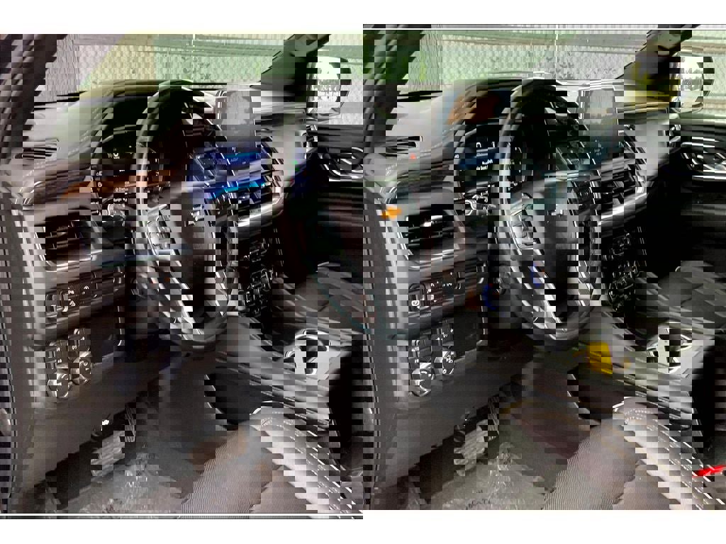 Used 2023 Chevrolet Suburban Premier image 15