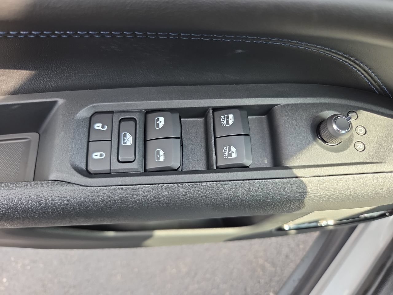New 2026 Jeep Compass Limited w/ Sun, Sound & Navigation Group AWD/4WD image 20