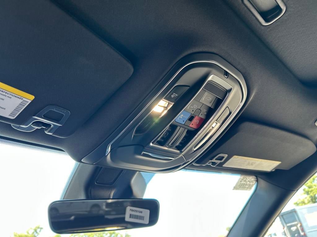 New 2025 Jeep Grand Cherokee Altitude image 19