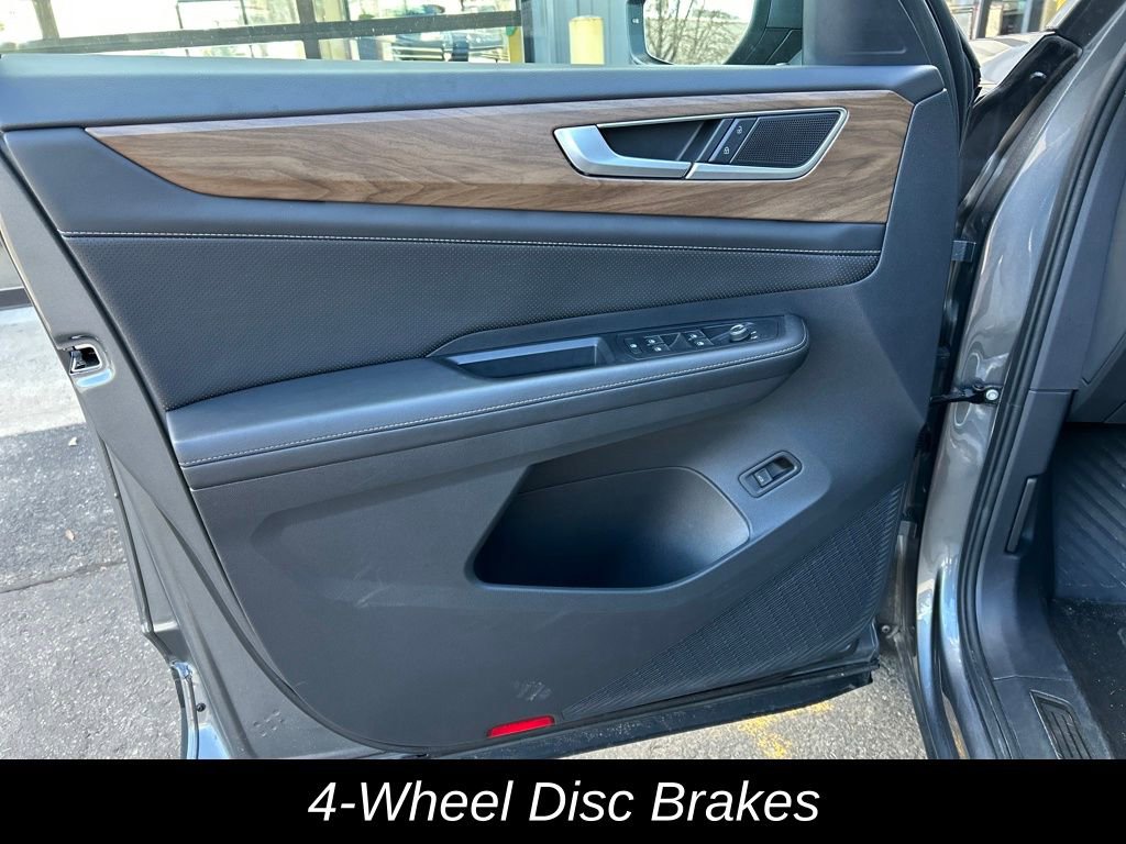 Used 2025 Volkswagen Atlas SE image 11