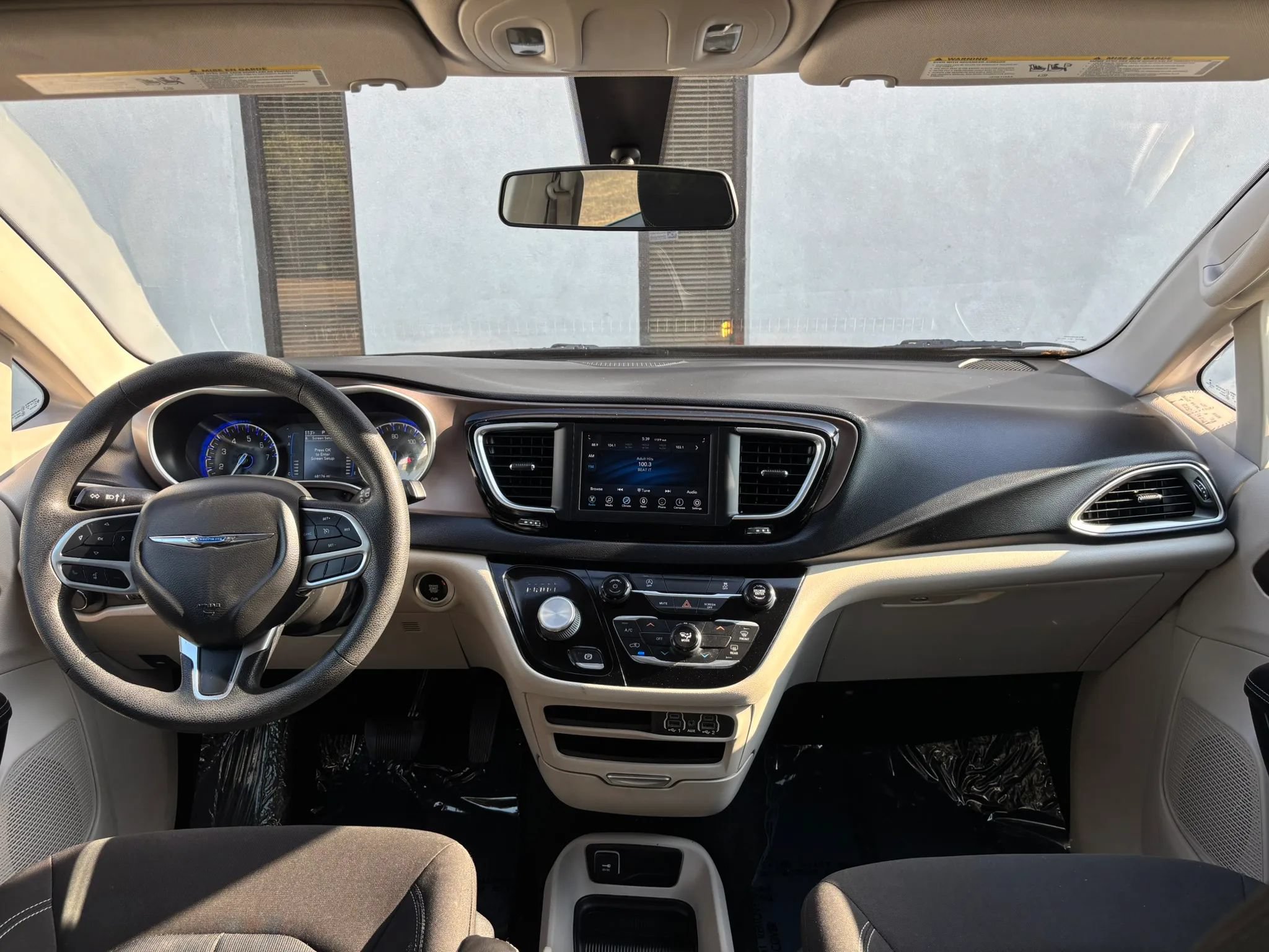 Used 2021 Chrysler Voyager L FWD image 15