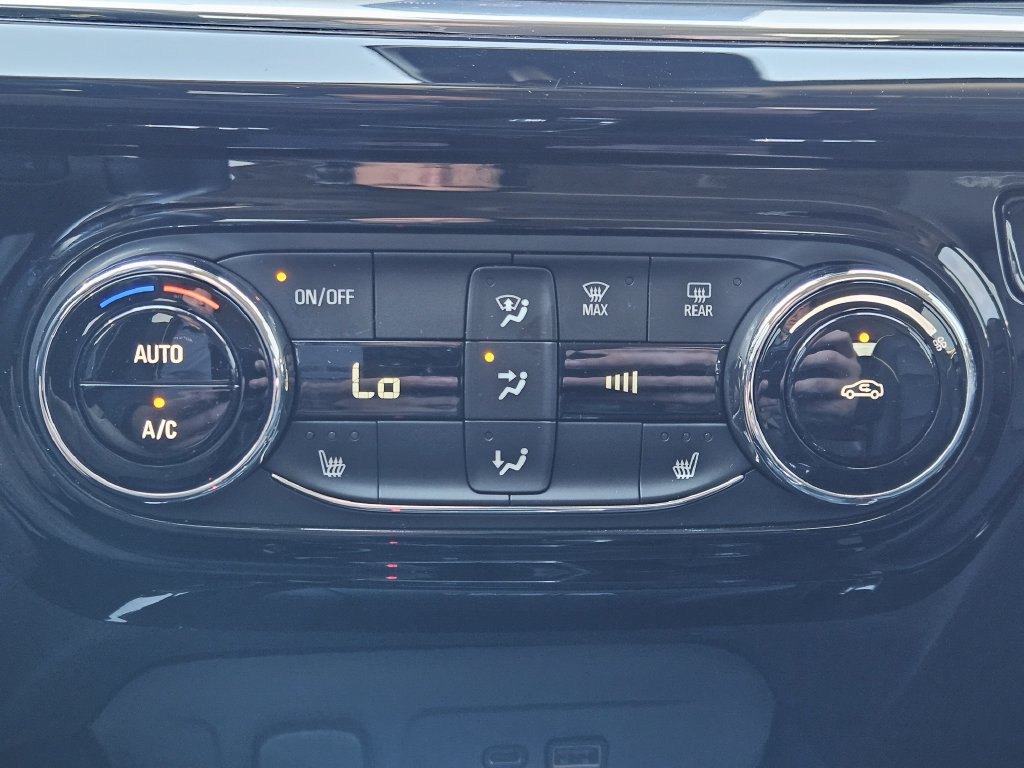 Used 2025 Chevrolet Trax ACTIV w/ Sunroof Package FWD image 19