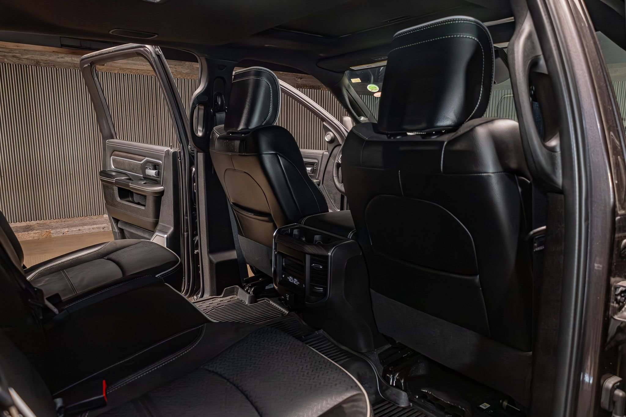 Used 2025 RAM 3500 Laramie AWD/4WD image 25
