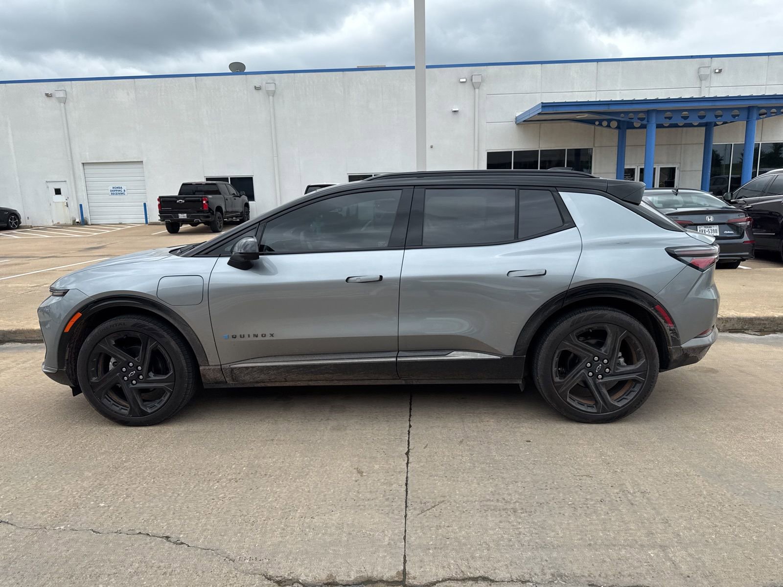 Used 2025 Chevrolet Equinox EV RS FWD image 2