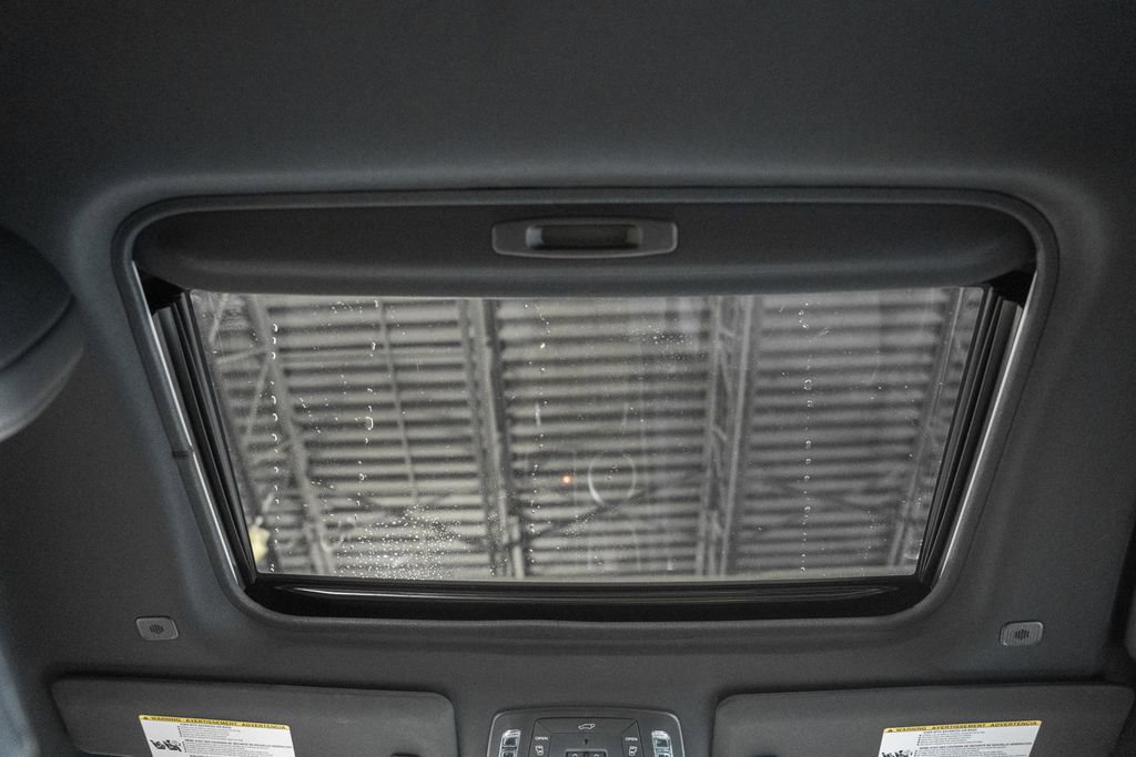 Used 2025 Toyota Sienna Limited AWD/4WD image 33