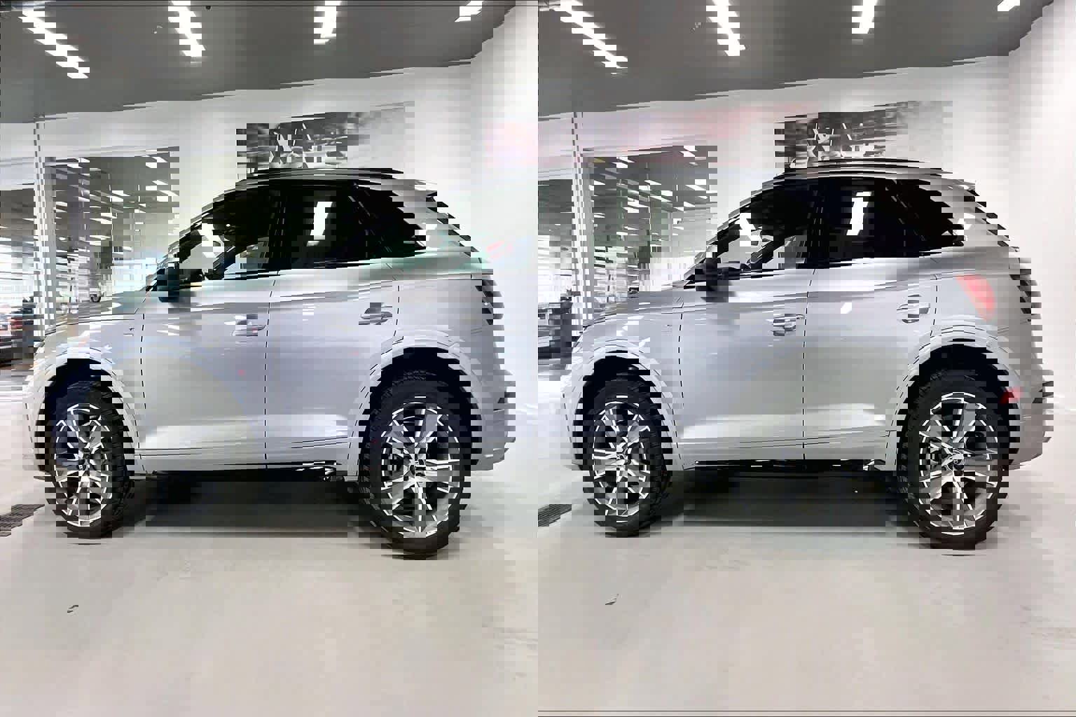 Used 2025 Audi Q5 2.0T Premium image 3