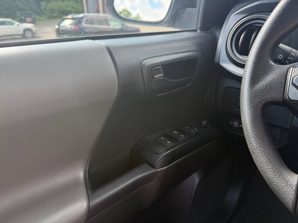 Used 2022 Toyota Tacoma SR AWD/4WD image 17