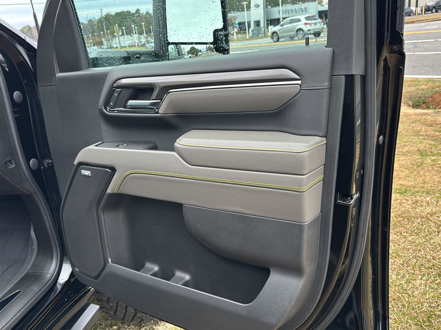 Used 2024 Chevrolet Silverado 2500 ZR2 w/ Technology Package image 12