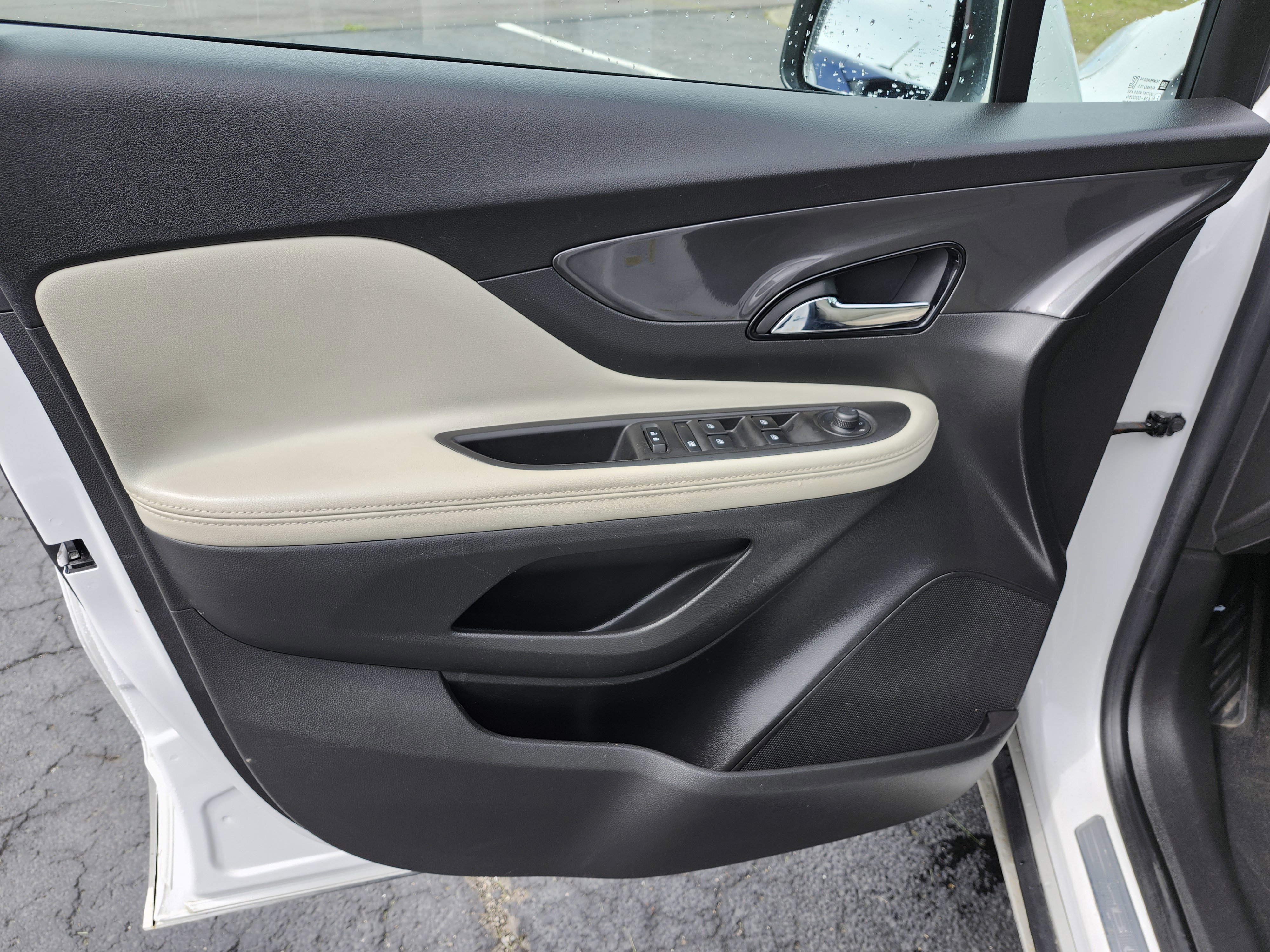 Used 2020 Buick Encore Essence AWD/4WD image 25