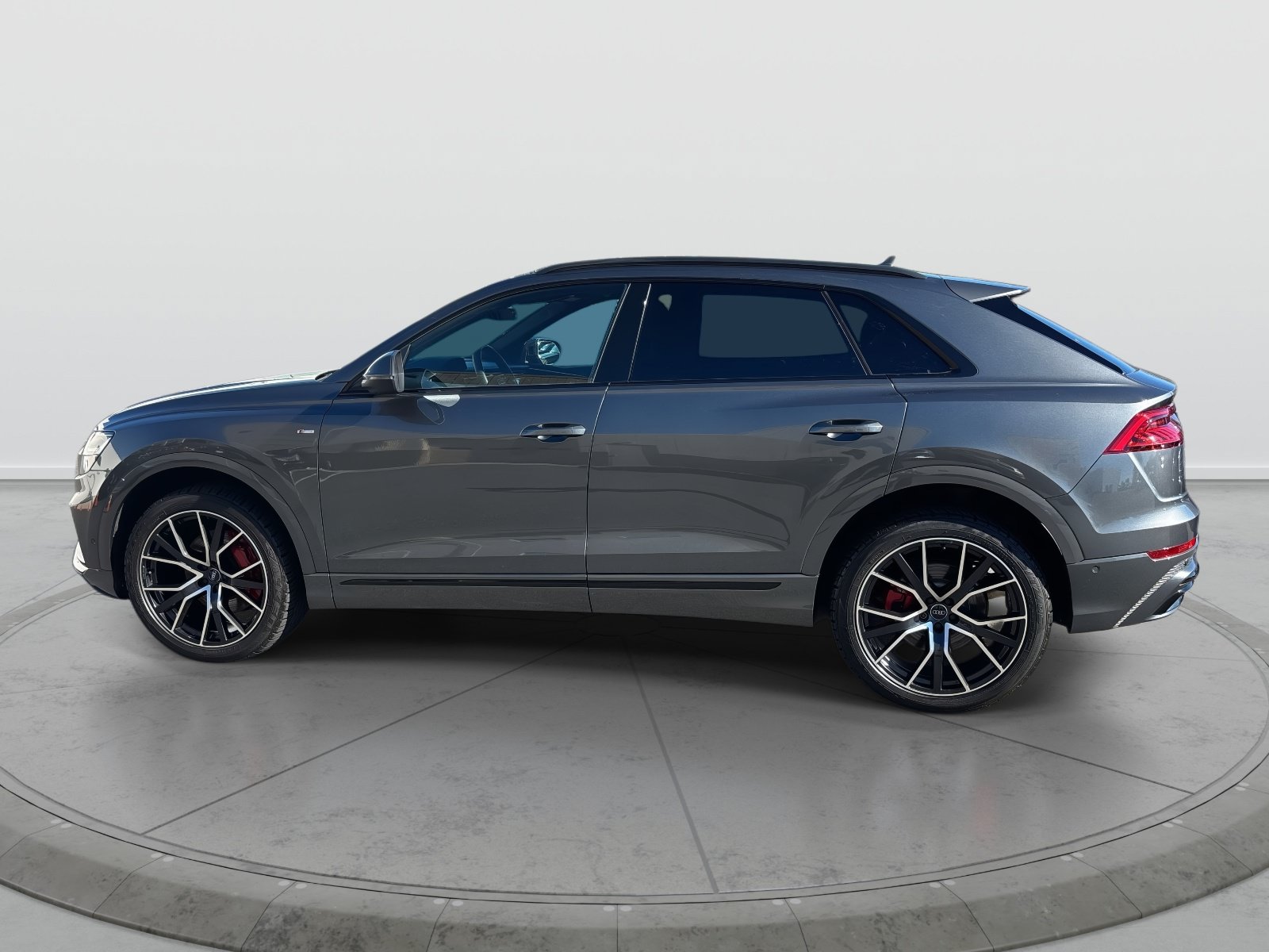 Used 2019 Audi Q8 Premium Plus w/ Premium Plus AWD/4WD image 2