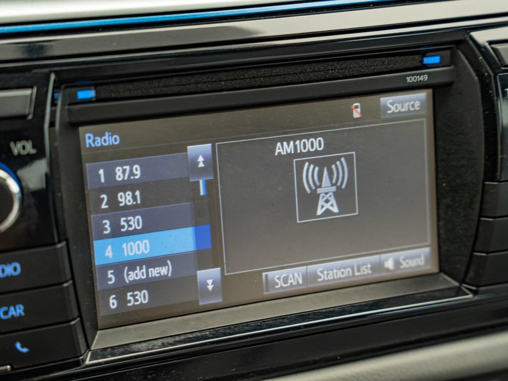 Used 2015 Toyota Corolla LE FWD image 30