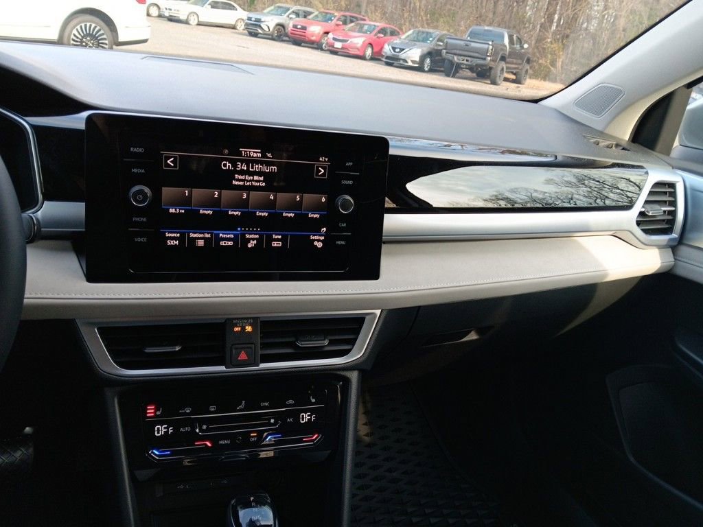 Used 2025 Volkswagen Taos SE image 16