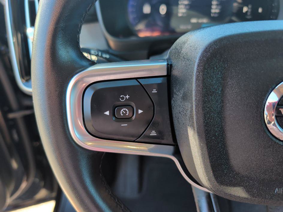 Used 2025 Volvo XC40 B5 Ultra AWD/4WD image 19