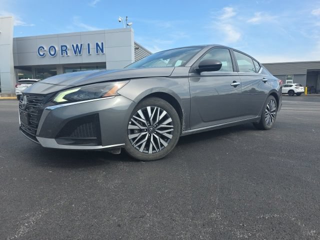 Used 2025 Nissan Altima 2.5 SV FWD image 1