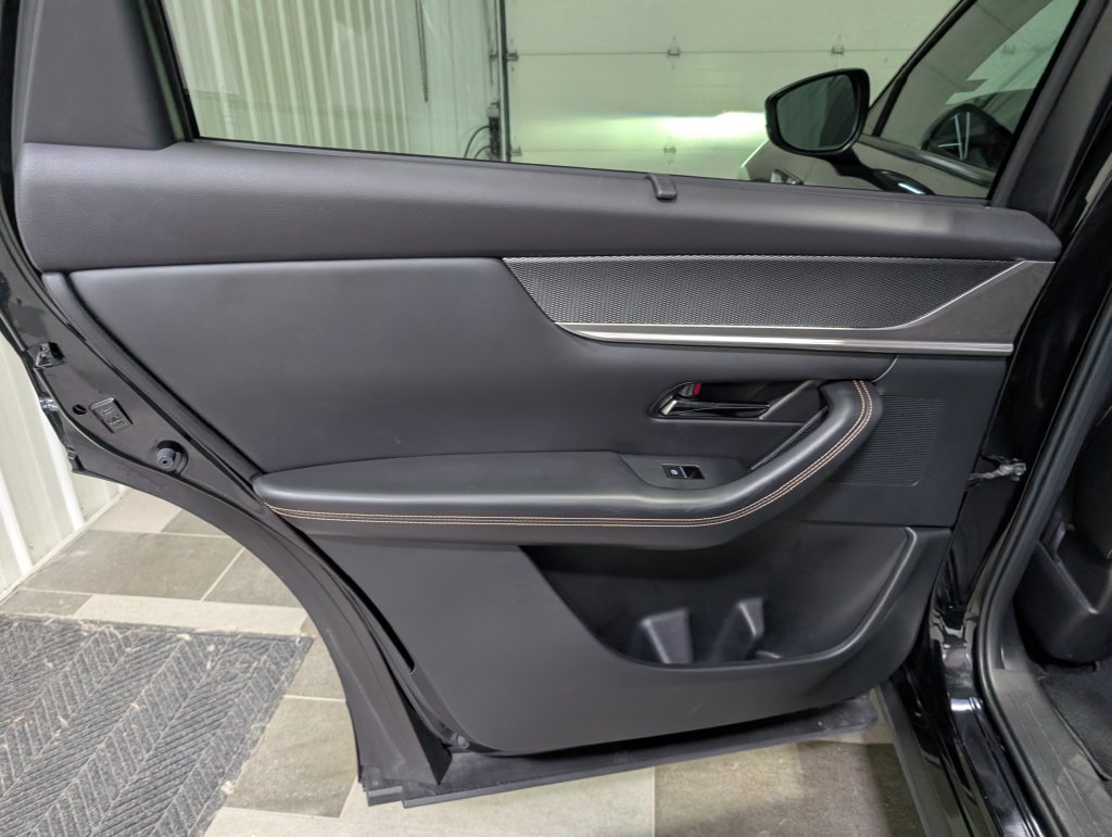 Used 2024 MAZDA CX-90 Plug-In Hybrid w/ Preferred AWD/4WD image 9