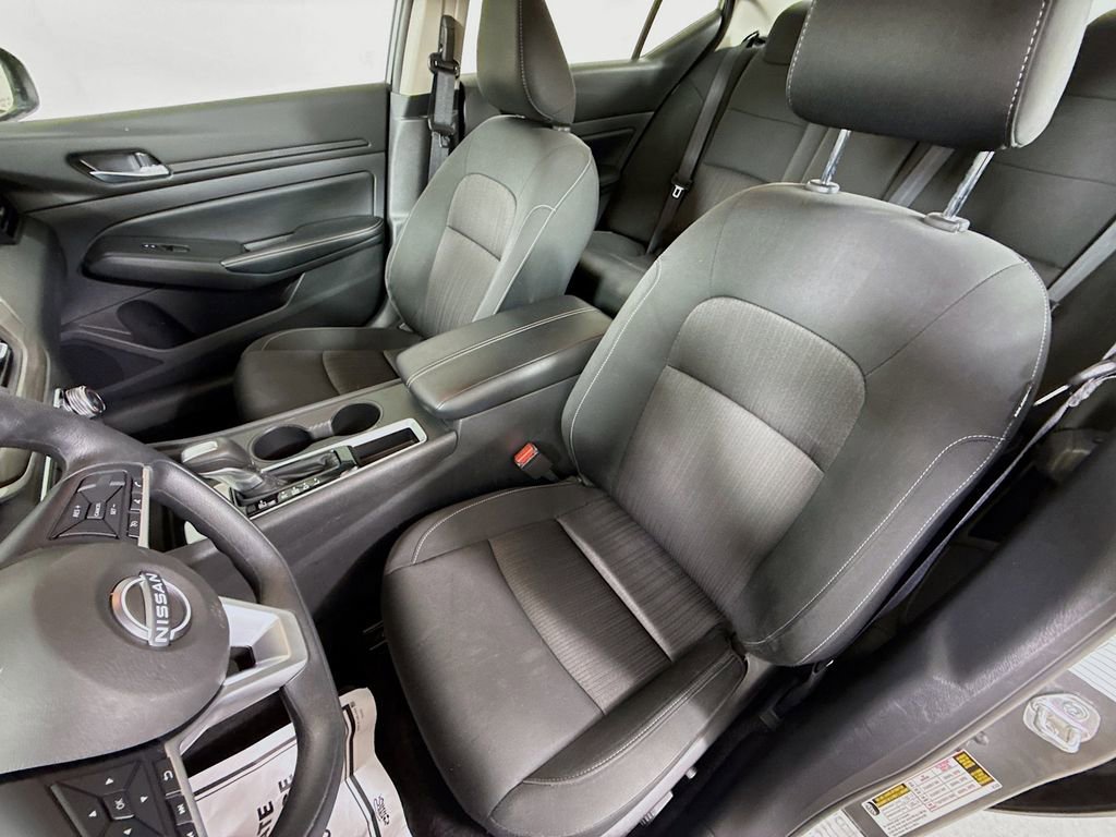 Used 2025 Nissan Altima 2.5 SV FWD image 11