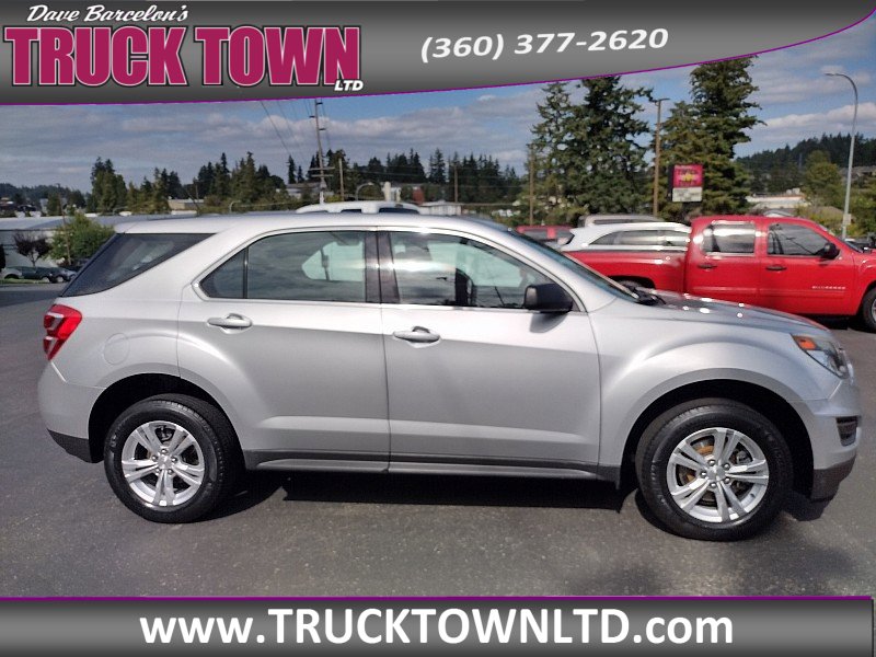 Used 2017 Chevrolet Equinox LS image 2