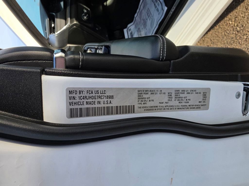 Used 2024 Jeep Grand Cherokee Overland w/ Trailer Tow Package image 31