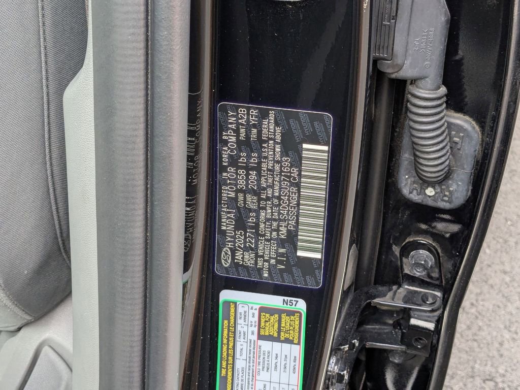 Used 2025 Hyundai Elantra SEL image 35