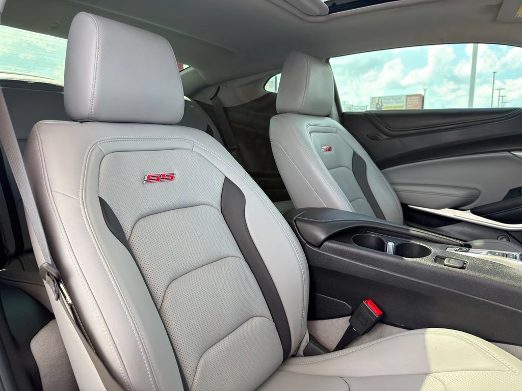 Used 2018 Chevrolet Camaro SS w/ LPO, Ground Effects Package RWD image 53