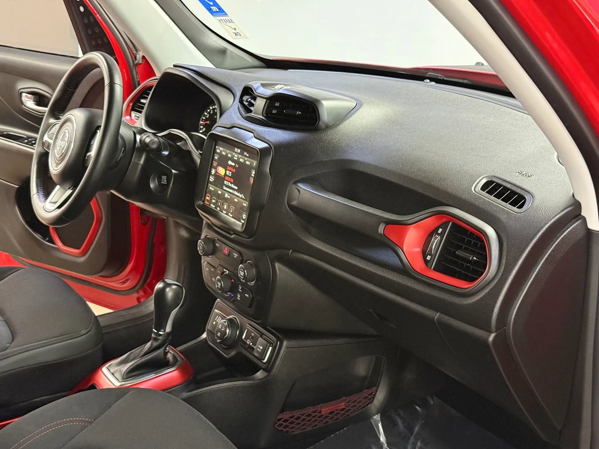 Used 2018 Jeep Renegade Trailhawk w/ UConnect 8.4 Nav Group image 21