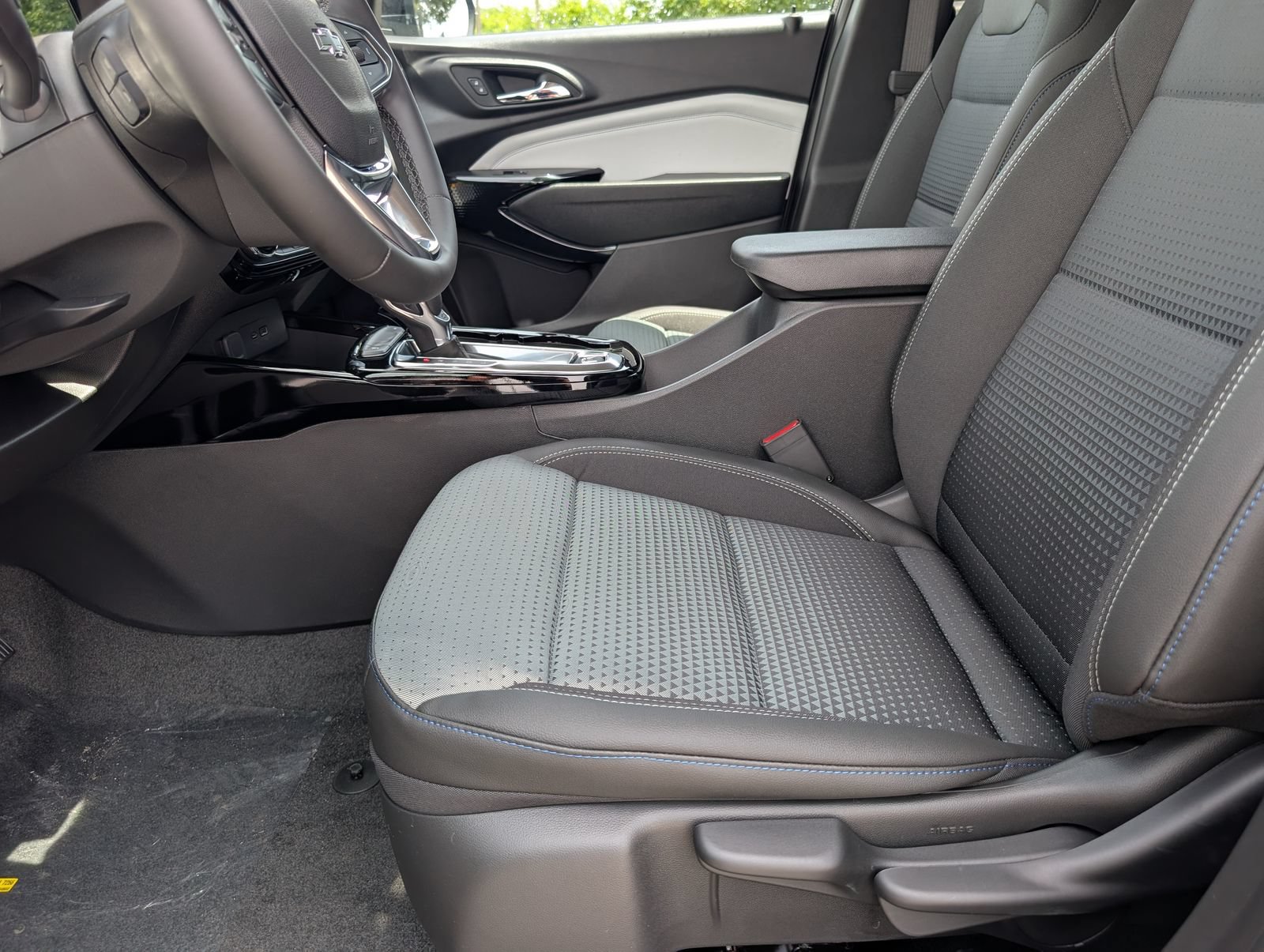 New 2026 Chevrolet Trax LT w/ Driver Confidence Package FWD image 7