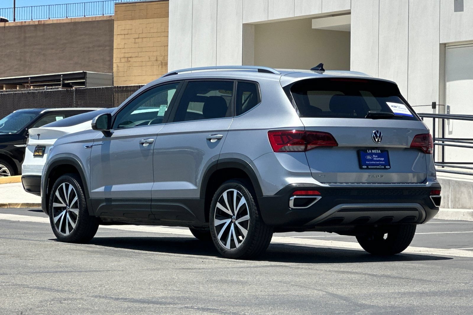 Used 2023 Volkswagen Taos SE FWD image 5