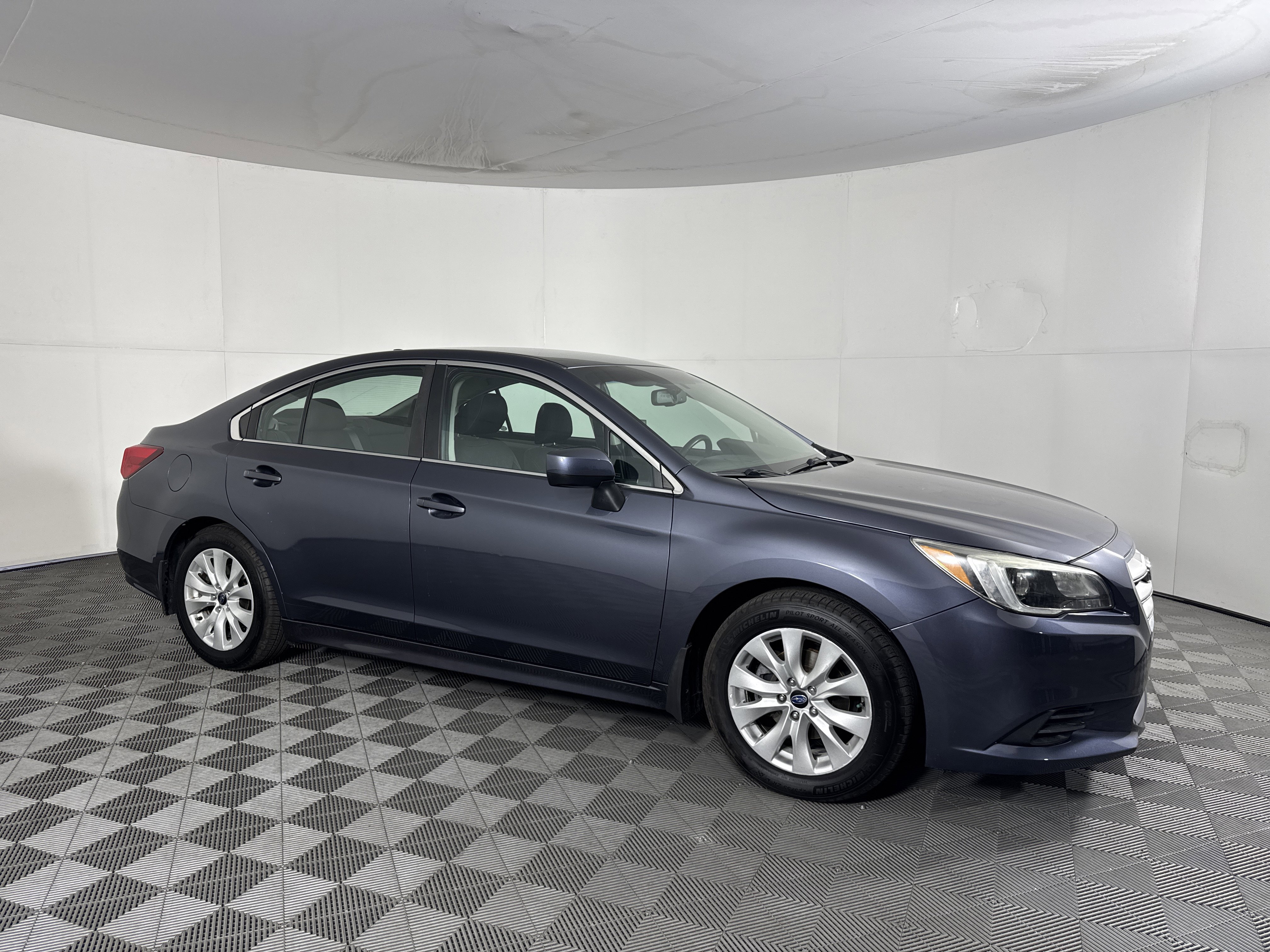 Used 2016 Subaru Legacy 2.5i Premium w/ Popular Package #1 AWD/4WD image 2