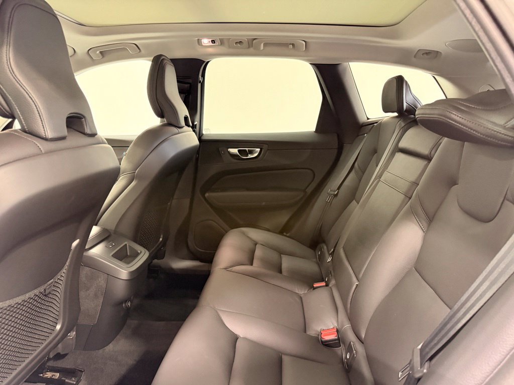 Used 2020 Volvo XC60 T6 Momentum w/ Advanced Package AWD/4WD image 21