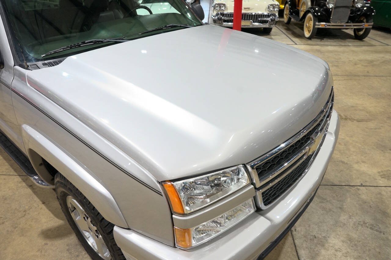 Used 2006 Chevrolet Silverado 1500 LT w/ Onstar Plus Package AWD/4WD image 18
