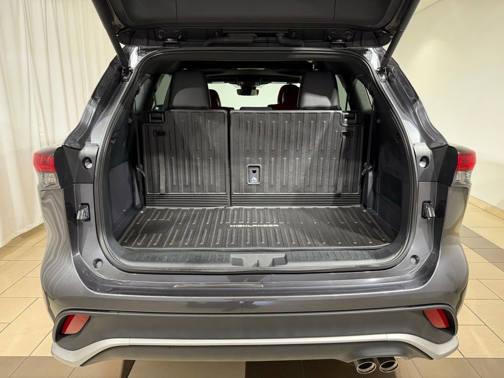 Used 2025 Toyota Highlander XSE AWD/4WD image 11