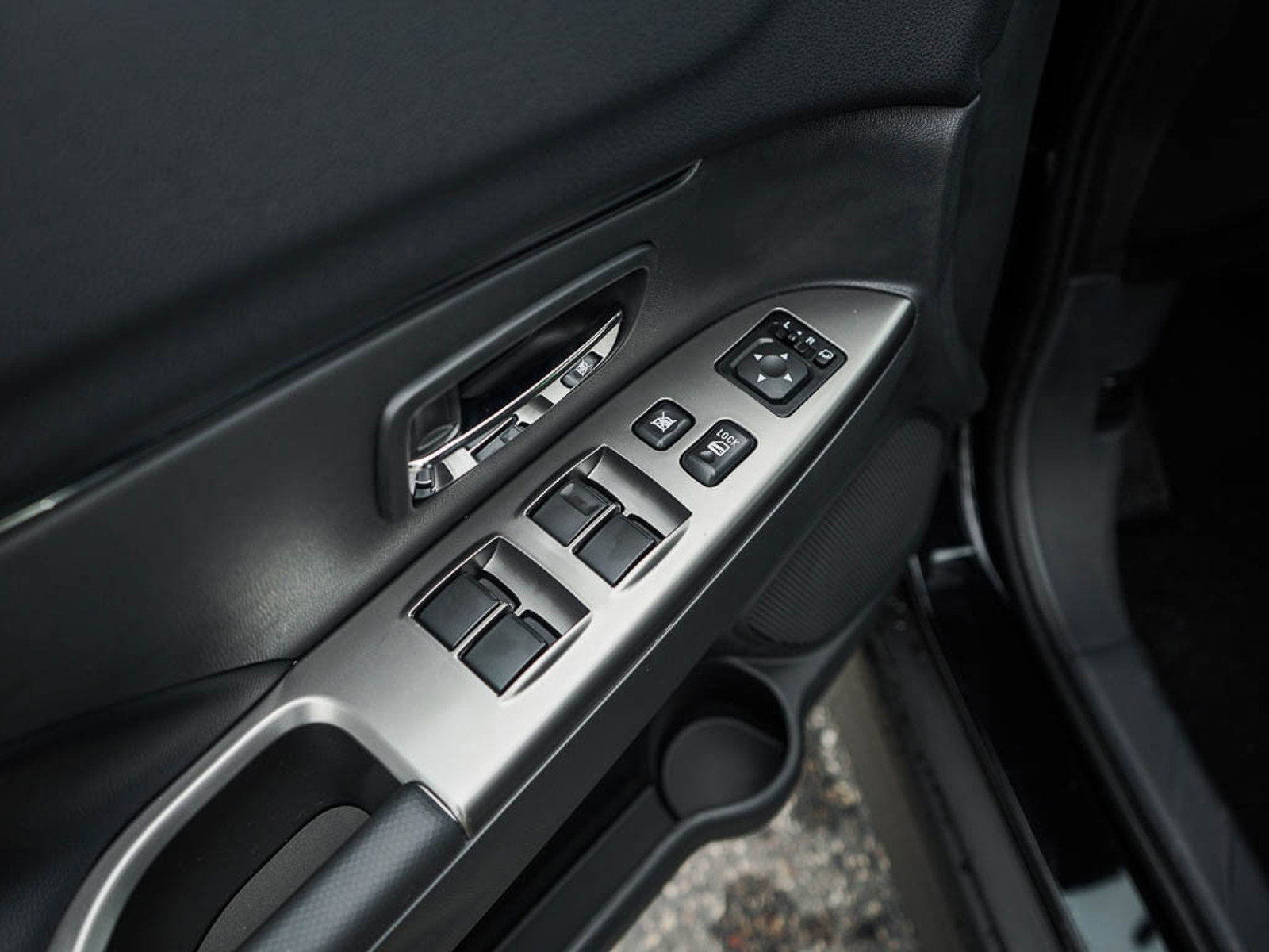 New 2025 Mitsubishi Outlander Sport SE image 18