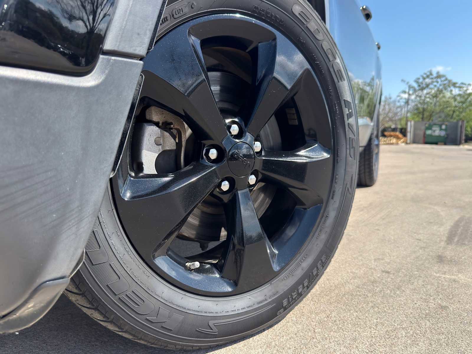 Used 2018 Jeep Cherokee Latitude w/ Altitude Package FWD image 3