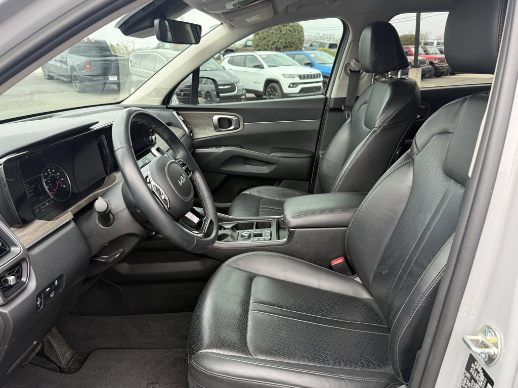 Used 2023 Kia Sorento EX image 15