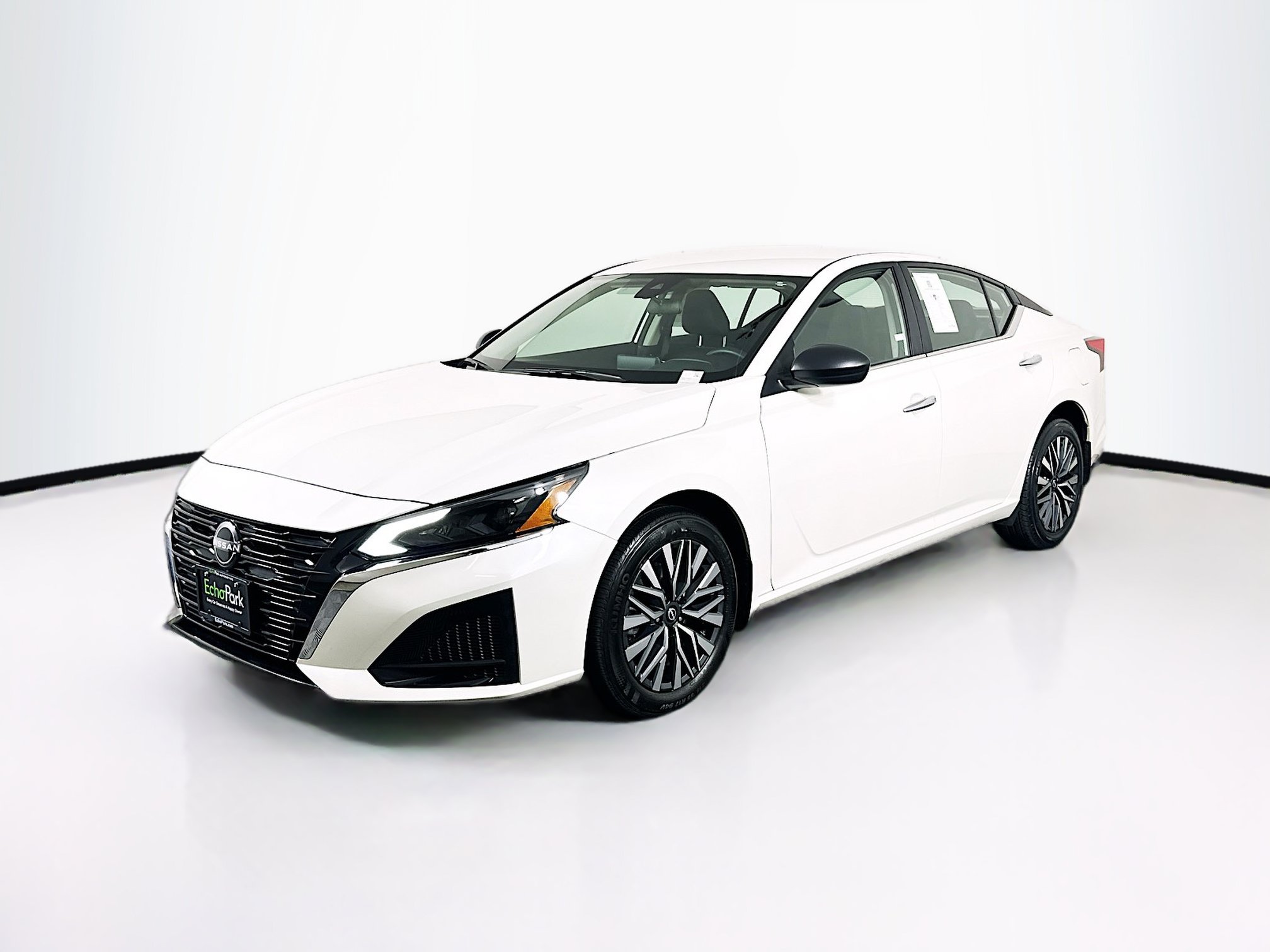 Used 2024 Nissan Altima 2.5 SV AWD/4WD image 3